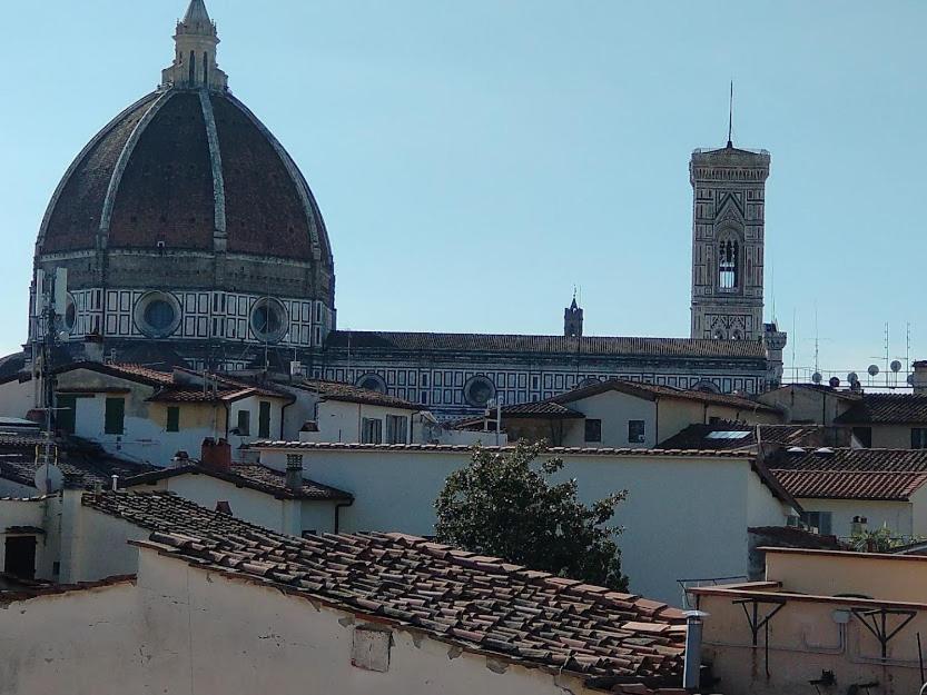 A Refuge With A Terrace Overlooking The Duomo Florenz Exterior foto